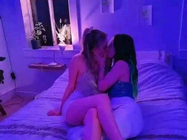 प्रोफ़ाइल की तस्वीर Lesbians2
