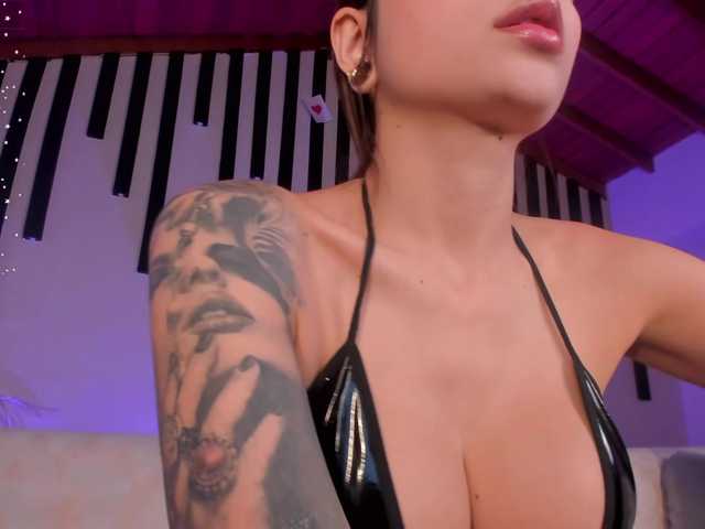 तस्वीरें LexieWayne Let me give you something hot and sexy on this day IG: @LexiewayneX ♥ Goal: Squirt show @remain tkns♥