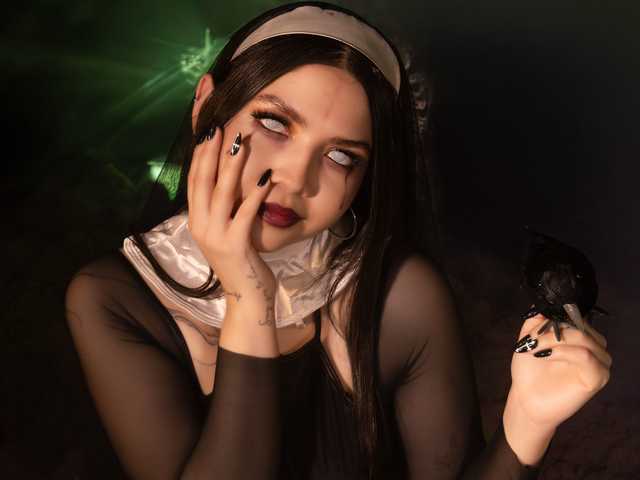 प्रोफ़ाइल की तस्वीर LilyCollinns