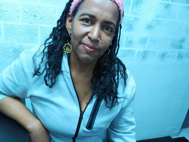 प्रोफ़ाइल की तस्वीर lisa-love77