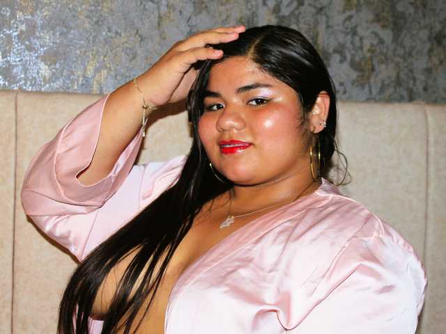 प्रोफ़ाइल की तस्वीर lissa-curvyx