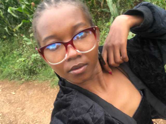 प्रोफ़ाइल की तस्वीर Kari31