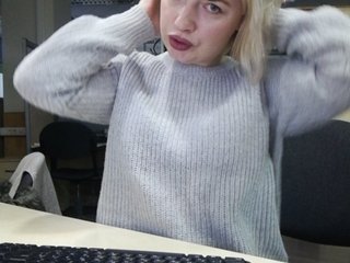 तस्वीरें Lola-Hola I am in office, working as a secretary! The director is nearby! Ass in jeans 10, bra 40, nipples 80, boobs 100, bra off 120300 токенов что-бы показать шоу, 300 токенов уже собрано, осталось 0 токенов