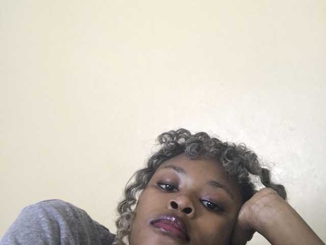 प्रोफ़ाइल की तस्वीर LolaMyst