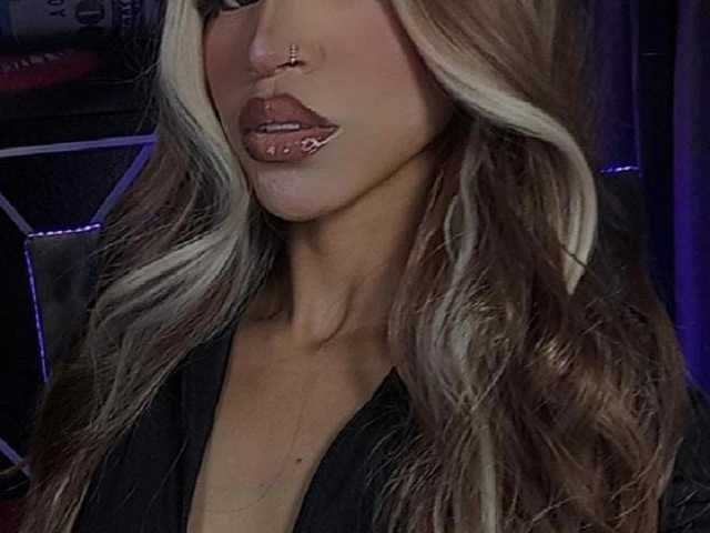 प्रोफ़ाइल की तस्वीर lolarosesex