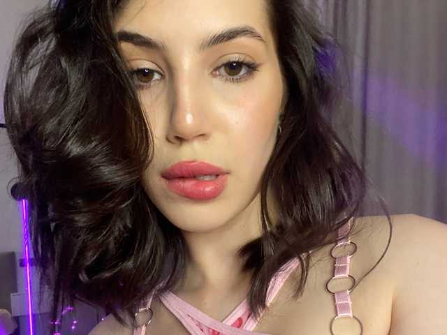 प्रोफ़ाइल की तस्वीर LolaTeaseX