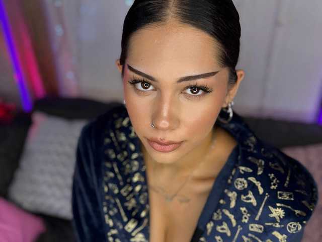 प्रोफ़ाइल की तस्वीर LoraShines