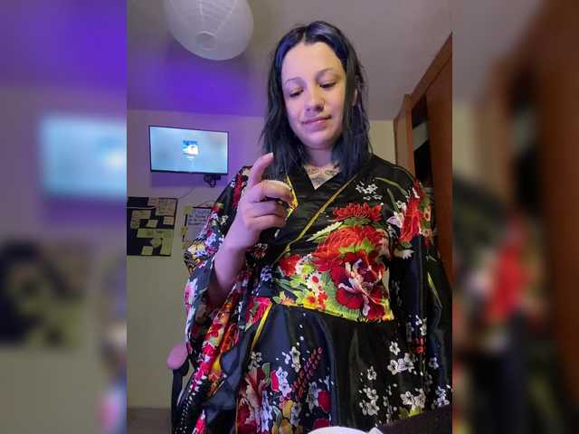 प्रसारण स्क्रीनशॉट Lucybluish