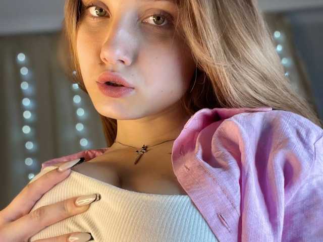 प्रोफ़ाइल की तस्वीर LunetteFame