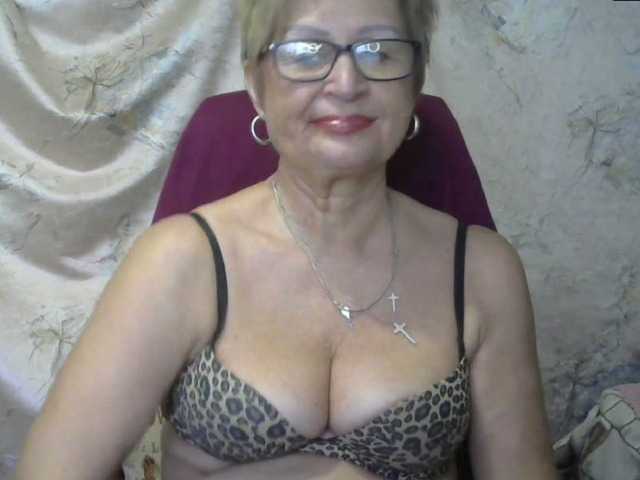 तस्वीरें MatureLissa Who wants to see mature pussy ? pls for @total English and German