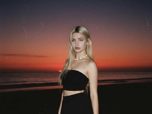 प्रोफ़ाइल की तस्वीर -Melani-