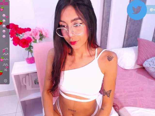 - MelyTaylor ♥Make me go crazy with your fantasies and your darkest desires, I want to please you. ♥ tip if you enjoy ♥♥lush on♥0 fingers pussy and juice @goal