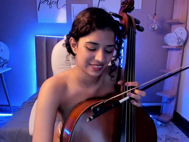 तस्वीरें MiaCollinns FANBOOST = FINGERING ♥Hi guys I play my cello today, Try to take my concentration with your vibration Remember follow me on my social media.