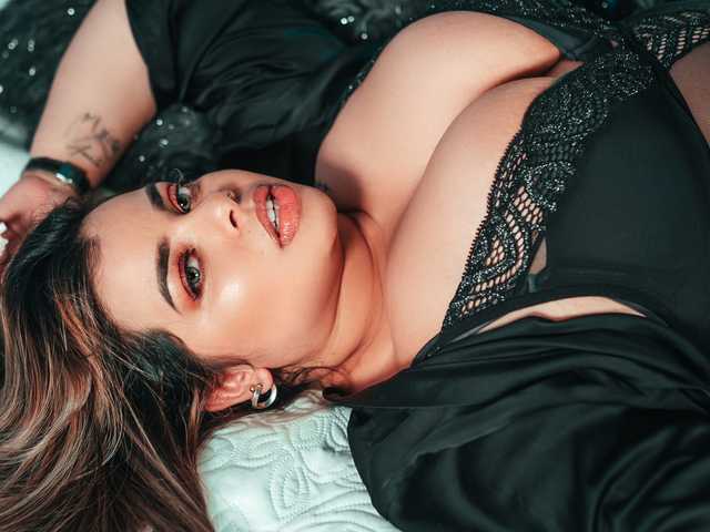 खाते की फोटो MiahSmith