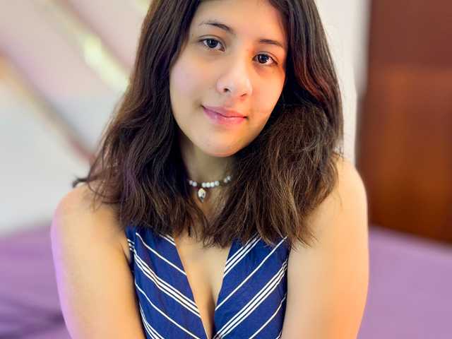 प्रोफ़ाइल की तस्वीर miaqueen021