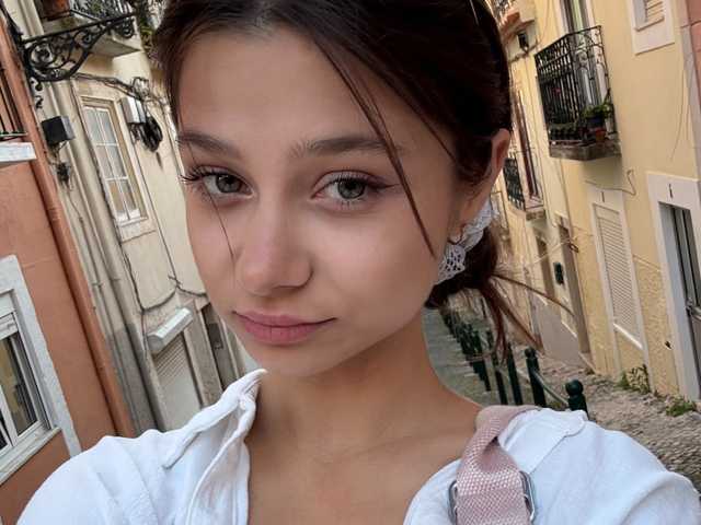 प्रोफ़ाइल की तस्वीर MiaRouxie