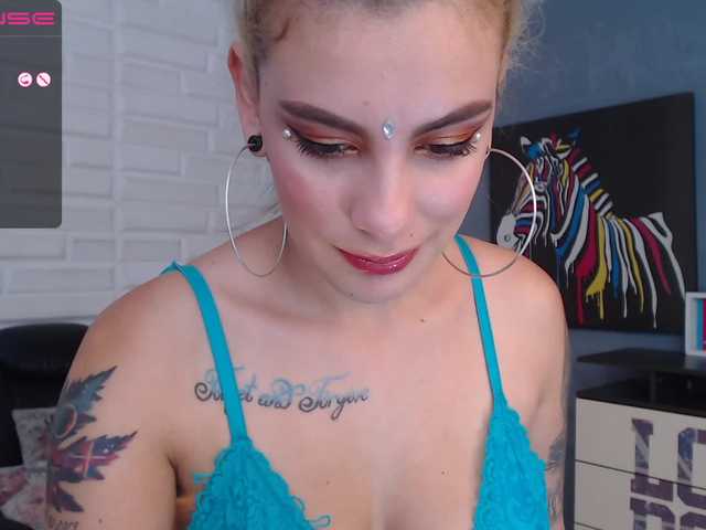 तस्वीरें MollyReedX ♠ Pin up girl ready to have fun today ♠ ♥♥ Fingering for 120 ♥ Spank my Pussy daddy!!!