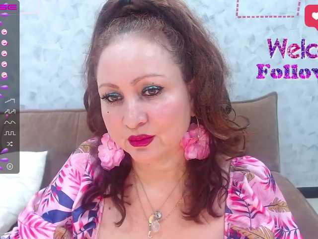तस्वीरें MommyQueen Hi guys. Welcome ...my room. I am mommy queens. mature, I like. fantasy and kamasutra. let's go my goal 500 tk. #mature #deeptroat #blowjob #latina #new