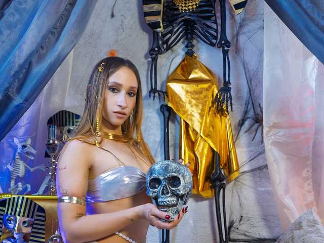 प्रोफ़ाइल की तस्वीर MONIKFOXCR