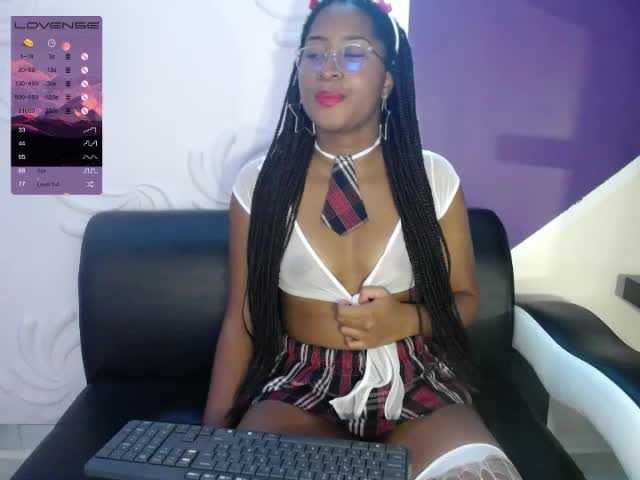 तस्वीरें NaomiDaviss Make cum with your tips! Lovense is actived #latina #ebony #lovense 500 Countdown, 348 won, 152 for the show!
