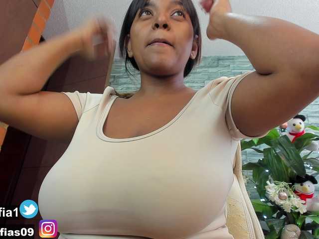 प्रसारण स्क्रीनशॉट NicolleSofia