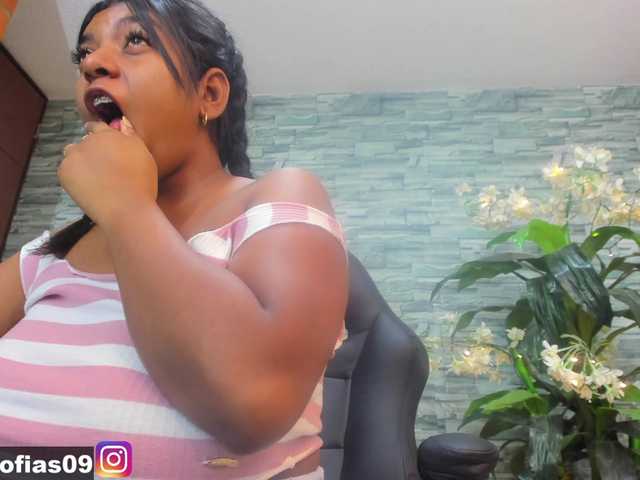 प्रसारण स्क्रीनशॉट NicolleSofia