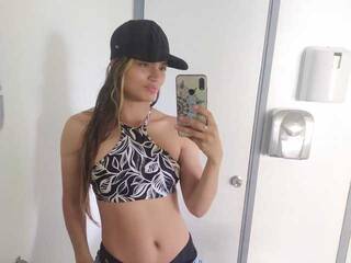 कामुक वीडियो चैट NikkiHanson