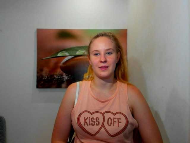 तस्वीरें nikkipeach18 THE LAST DAY HERE!!! Welcome in my #horny room! Come and #cum with me and enjoy this #hot day together :* #blonde