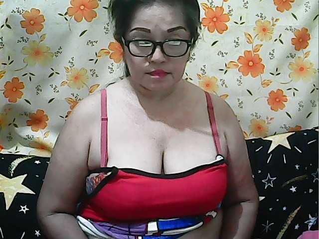 तस्वीरें Applepie69 hello welcome to my room please help me token boobs 20 plus pussy 30 ass 40 nakec 50 show play pussy 100