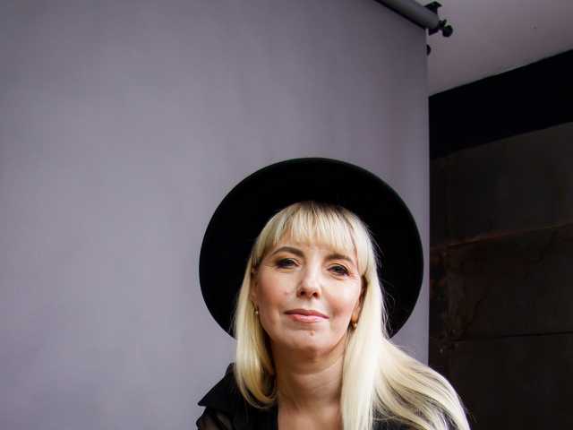 प्रोफ़ाइल की तस्वीर PetiteHelena