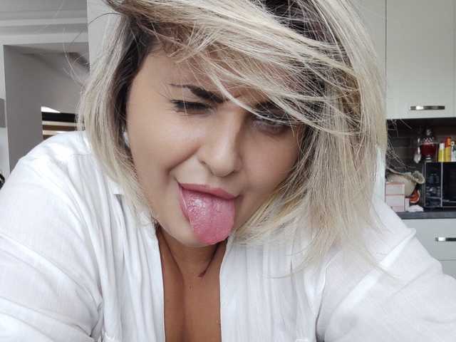 प्रोफ़ाइल की तस्वीर PriYaAddison