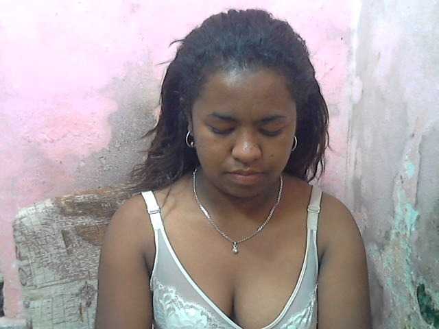 प्रसारण स्क्रीनशॉट Queencamie