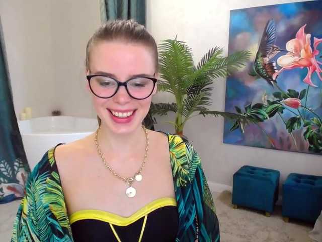तस्वीरें Sea_Pearl Hi guys! :) I am Veronica from Poland, ntmu :) Welcome to my room and Let's have some fun together! :P @remain til SEXY SURPRISE for you!^^ SPYGRPPVTFULL PVT are OPEN for SEXY SHOWS! ;) Don't forget add me in your fav models! xo