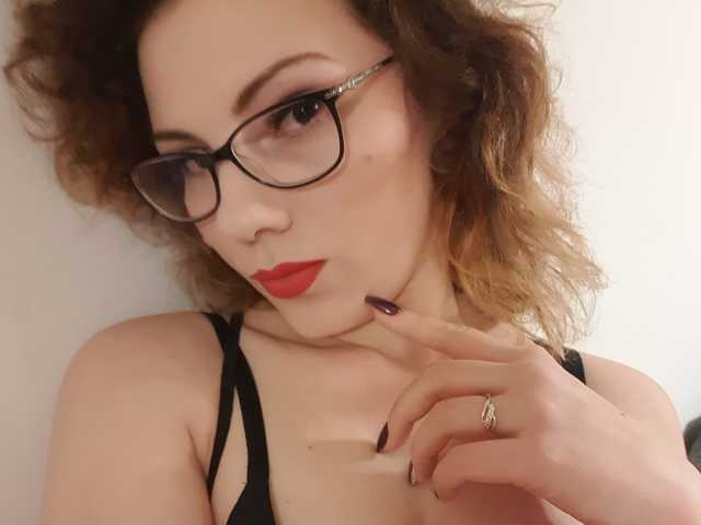 प्रोफ़ाइल की तस्वीर Red_rose693