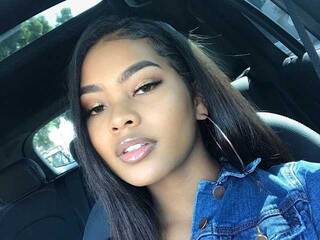 कामुक वीडियो चैट reinelia21