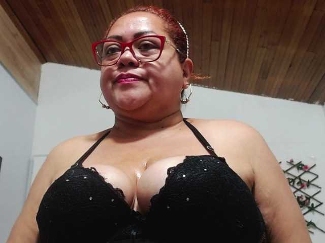तस्वीरें Samantta-Jone Come and play with me sexy and hot #mature #bigboobs #milf #bbw #bigass MY GOALS IS: STREPTEASE
