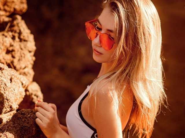 प्रोफ़ाइल की तस्वीर SandraSexWife