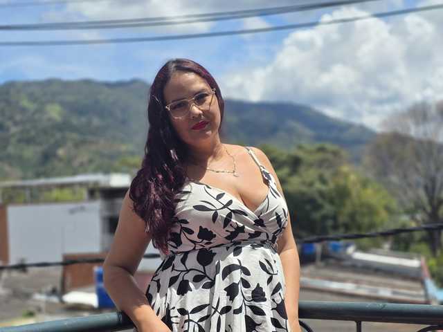 प्रोफ़ाइल की तस्वीर ScarlettBoobs-