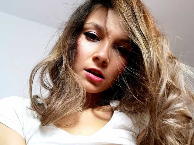 प्रोफ़ाइल की तस्वीर SellenaGirl