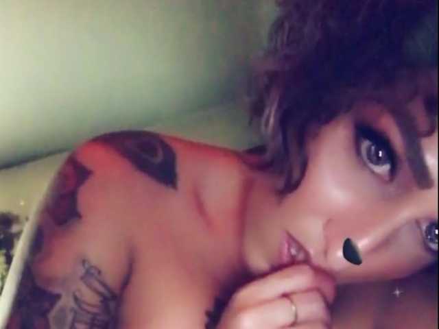 प्रोफ़ाइल की तस्वीर SexxxyTaylor
