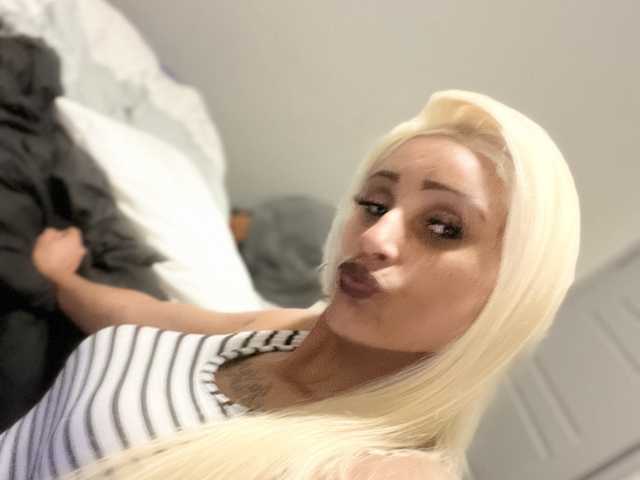 प्रोफ़ाइल की तस्वीर sexyred14343