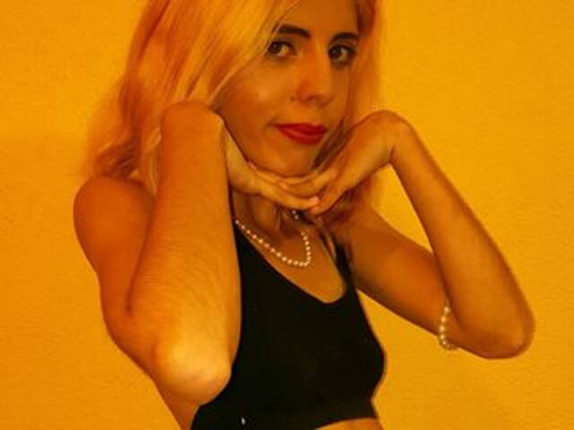 प्रोफ़ाइल की तस्वीर SkinnyTeen