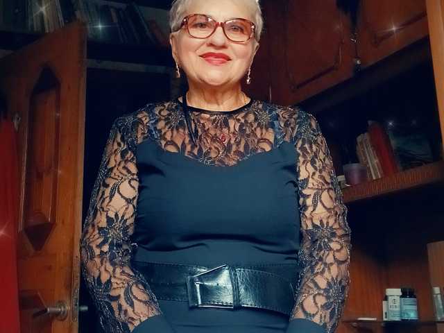 प्रोफ़ाइल की तस्वीर SweetCherry00