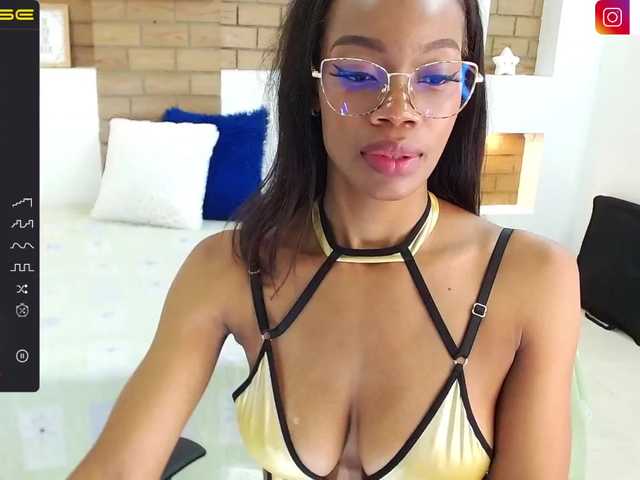 तस्वीरें TamyLynn1 Let's start the week with a good dose of sex, my sweet tits and my cute pussy are wet ♥ enjoy my media ♥ Make vibrate my lush ♥ ♥♥ #ebony #latina #lovense #toys #ass #tits #lengerie @total @sofar @remain