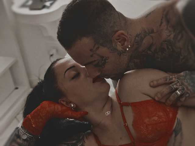 प्रोफ़ाइल की तस्वीर TattooedCouple
