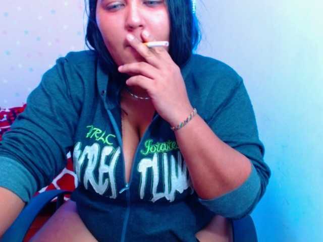तस्वीरें Themistress #findom #smoke #mistress #bigboobs #sph #lovense