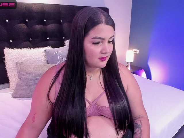 तस्वीरें TINAHILLS Let me wrapp on my big thighs will crush your hot cock and my big smile will make you crazy - Multi-Goal : ♥♥Our cum♥♥ #curvy #cum #bigboobs #bigass #lovense