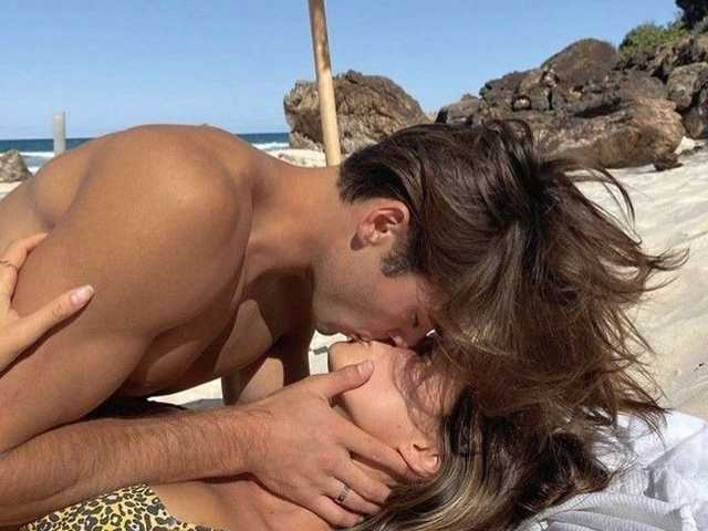 प्रोफ़ाइल की तस्वीर TwiceAsHotXXX