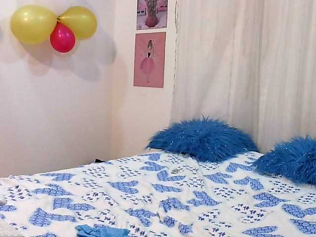 तस्वीरें valeriiaa-hot hi guys welcome to my room play with me #anal #squirt #lovense #pantyhose #teen #bigboobs
