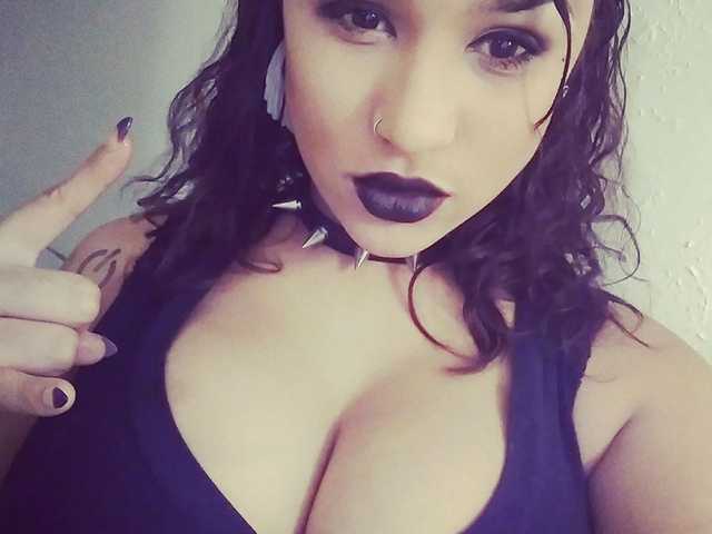 प्रोफ़ाइल की तस्वीर VioletBeauXXX